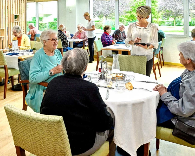 residence-senior-montlucon-restaurant.jpg