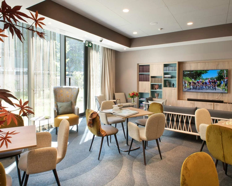 residence-senior-domitys-salon-3.jpg