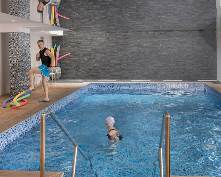 residence-senior-domitys-piscine.jpg